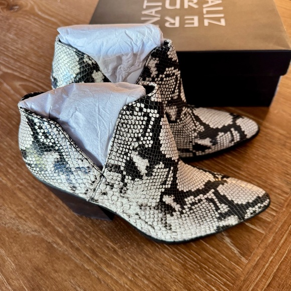 NEW Naturalizer Rosetta ivory & black “snake” booties 8.5M - Picture 5 of 9